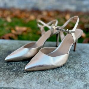 Gold Banana Republic Women’s Size 7.5 Heels